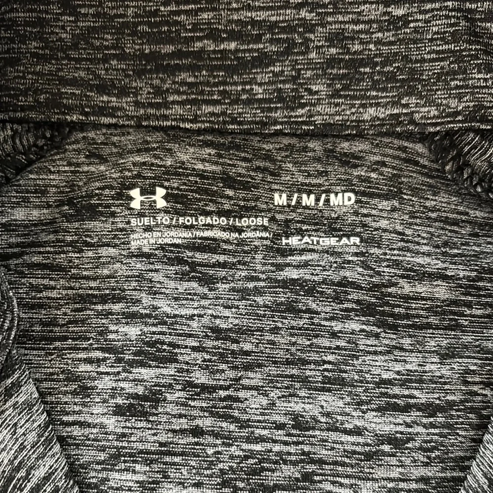 Under Armour Black and Gray Quarter-Zip Pullover size medium Heather Black